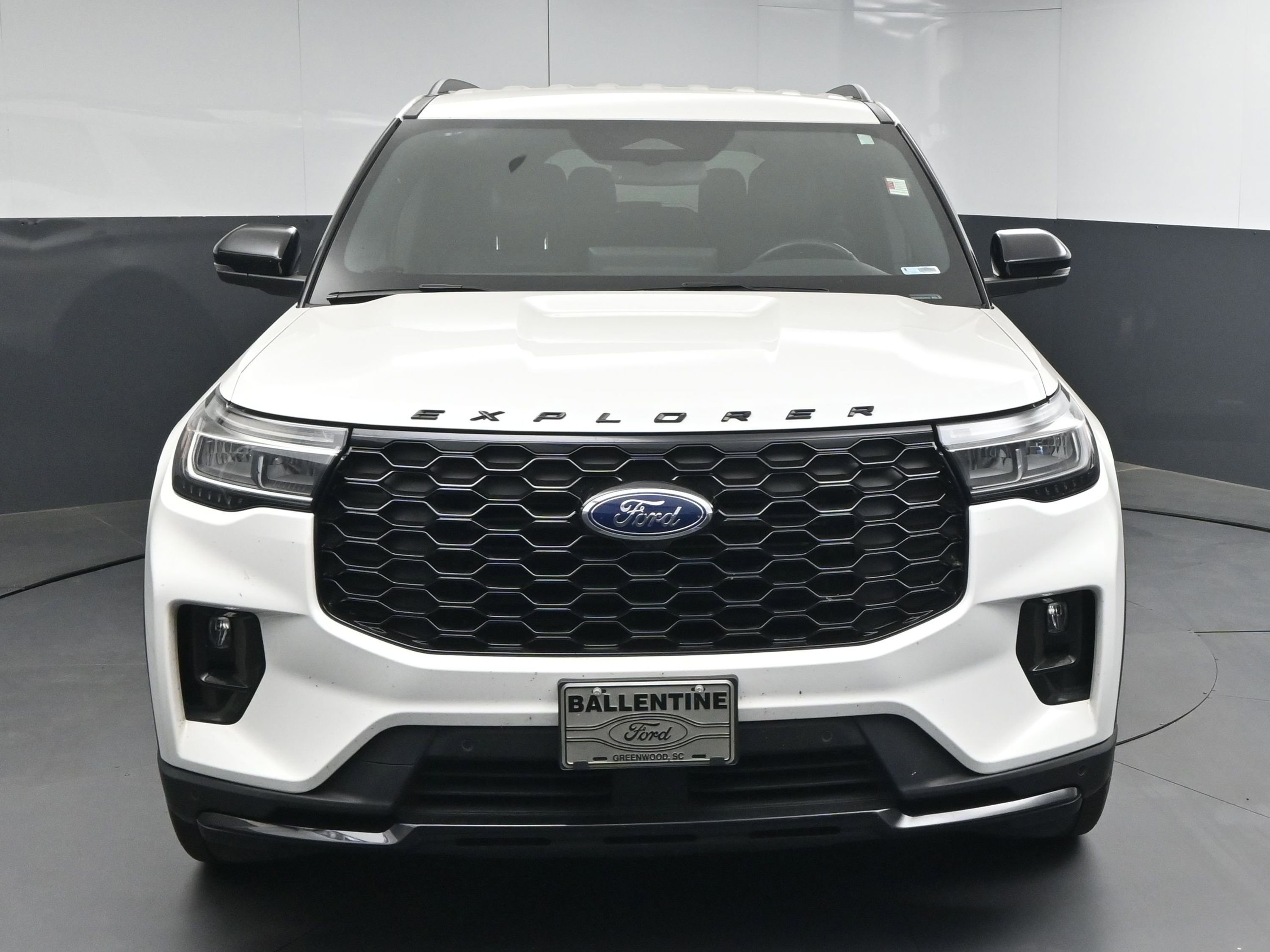 Used 2025 Ford Explorer ST-Line w/ Premium Package RWD image 2