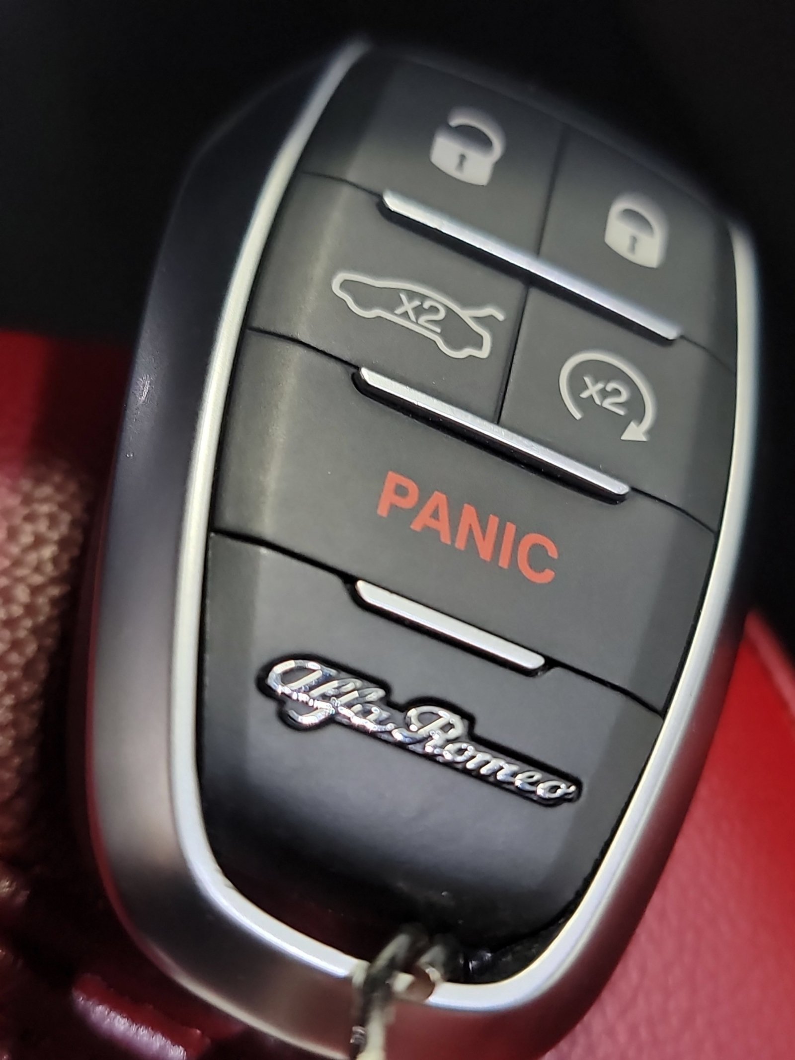 Used 2024 Alfa Romeo Stelvio Veloce AWD/4WD image 32