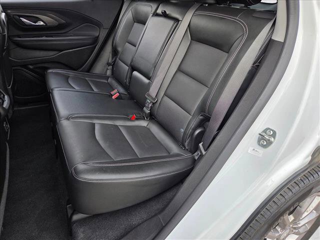 Used 2024 GMC Terrain SLT image 17