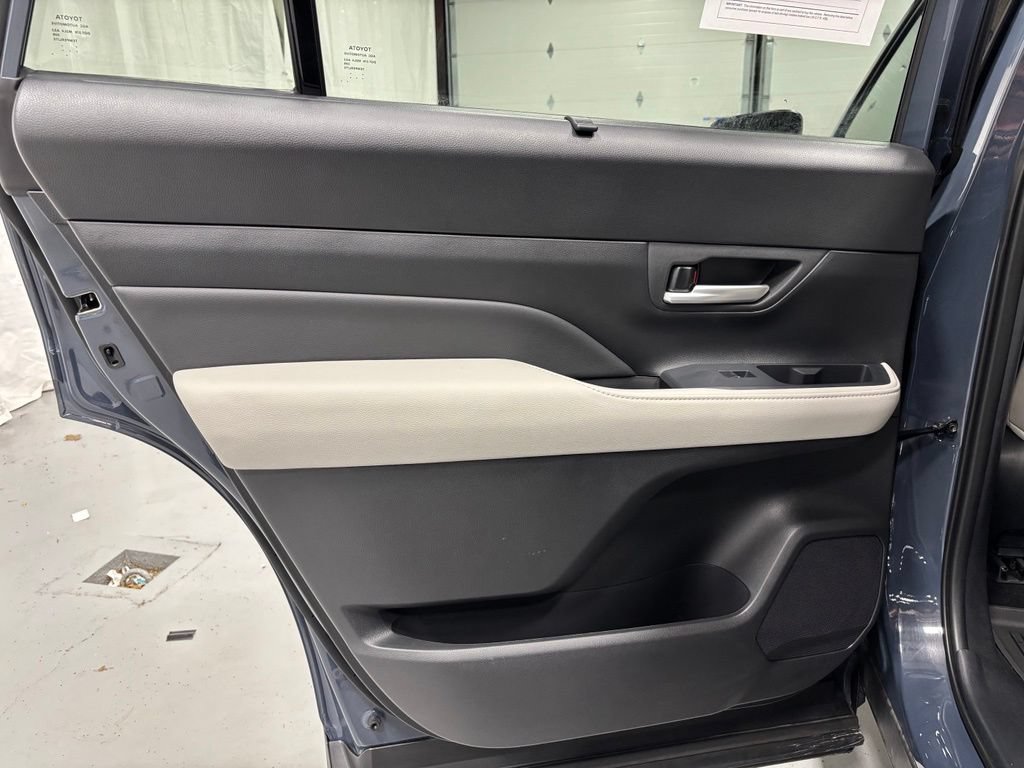 Used 2025 Toyota Grand Highlander AWD image 43