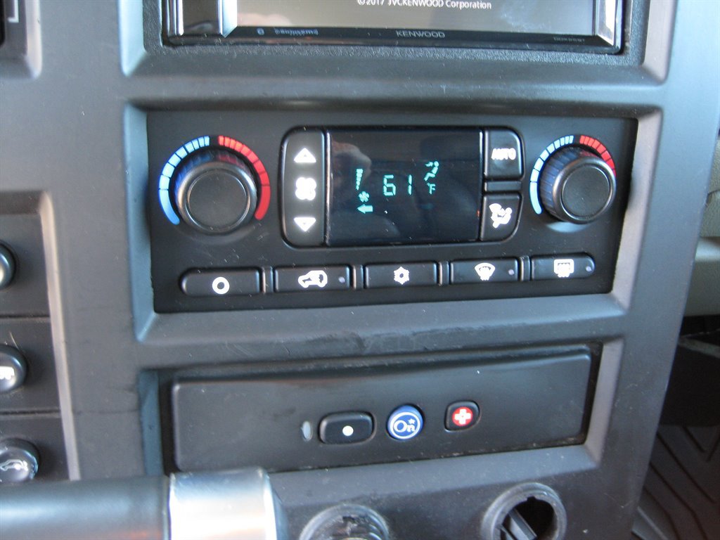 Used 2005 HUMMER H2 w/ Preferred Equipment Group image 23