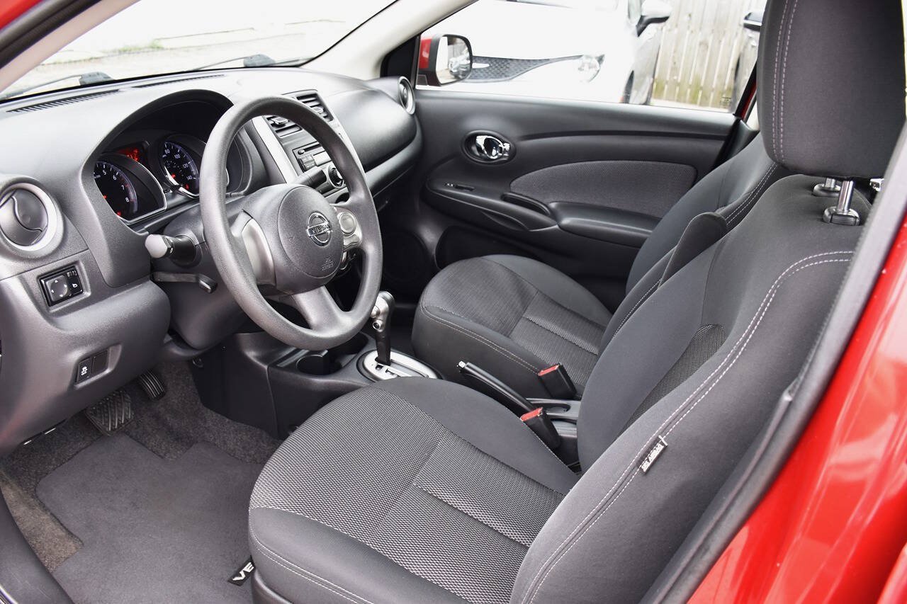 Used 2014 Nissan Versa SV FWD image 10