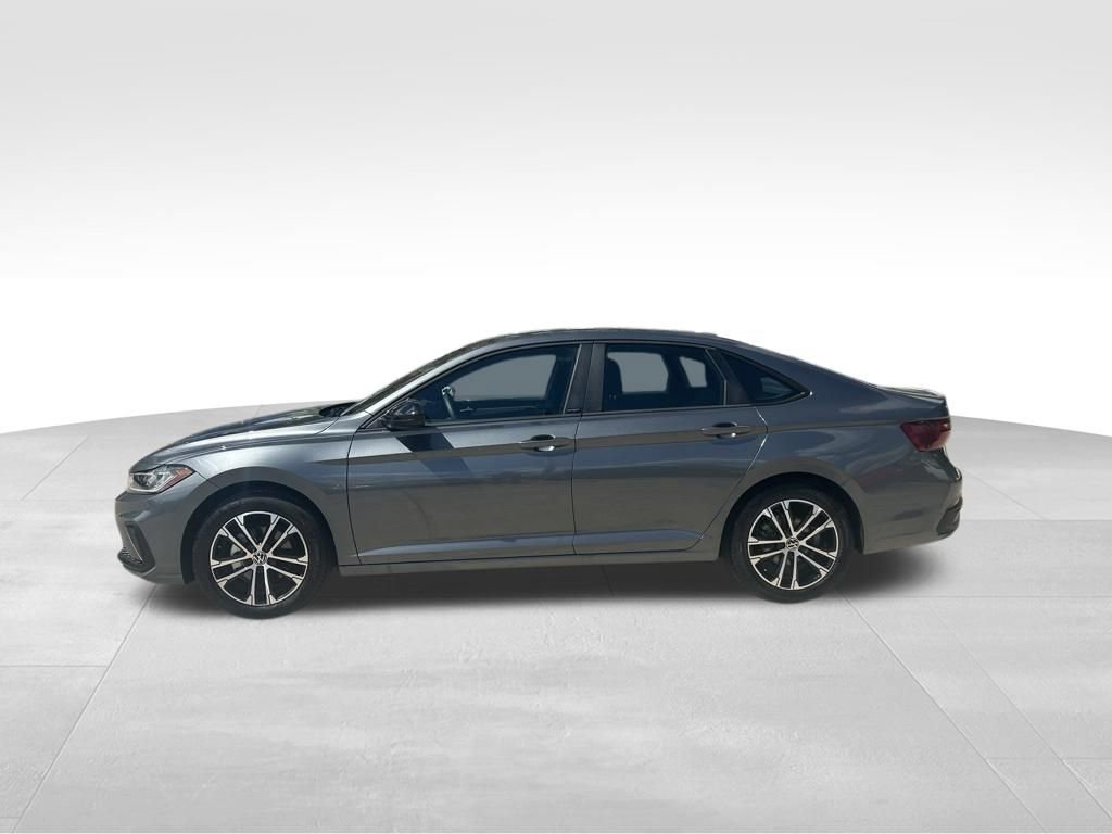 Used 2025 Volkswagen Jetta Sport image 2