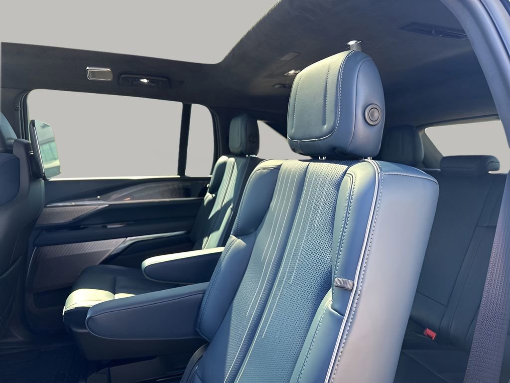 New 2026 Cadillac Escalade IQ Luxury 2 w/ LPO, Floor Liner Package AWD/4WD image 21