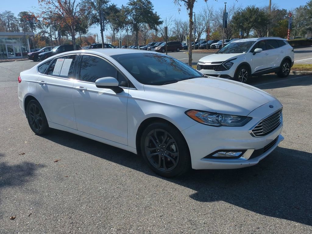 Used 2018 Ford Fusion SE w/ Equipment Group 201A image 3