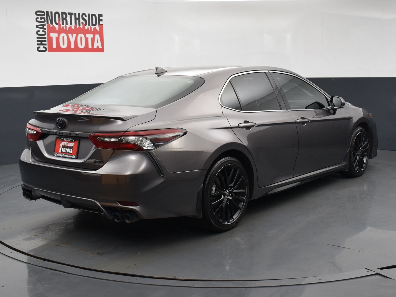 Used 2022 Toyota Camry XSE FWD image 4