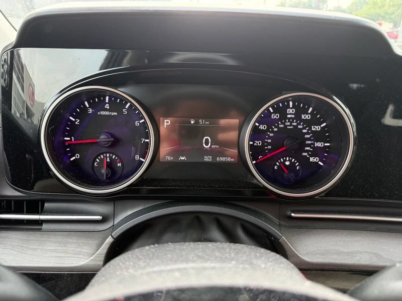 Certified 2023 Kia Carnival EX FWD image 11