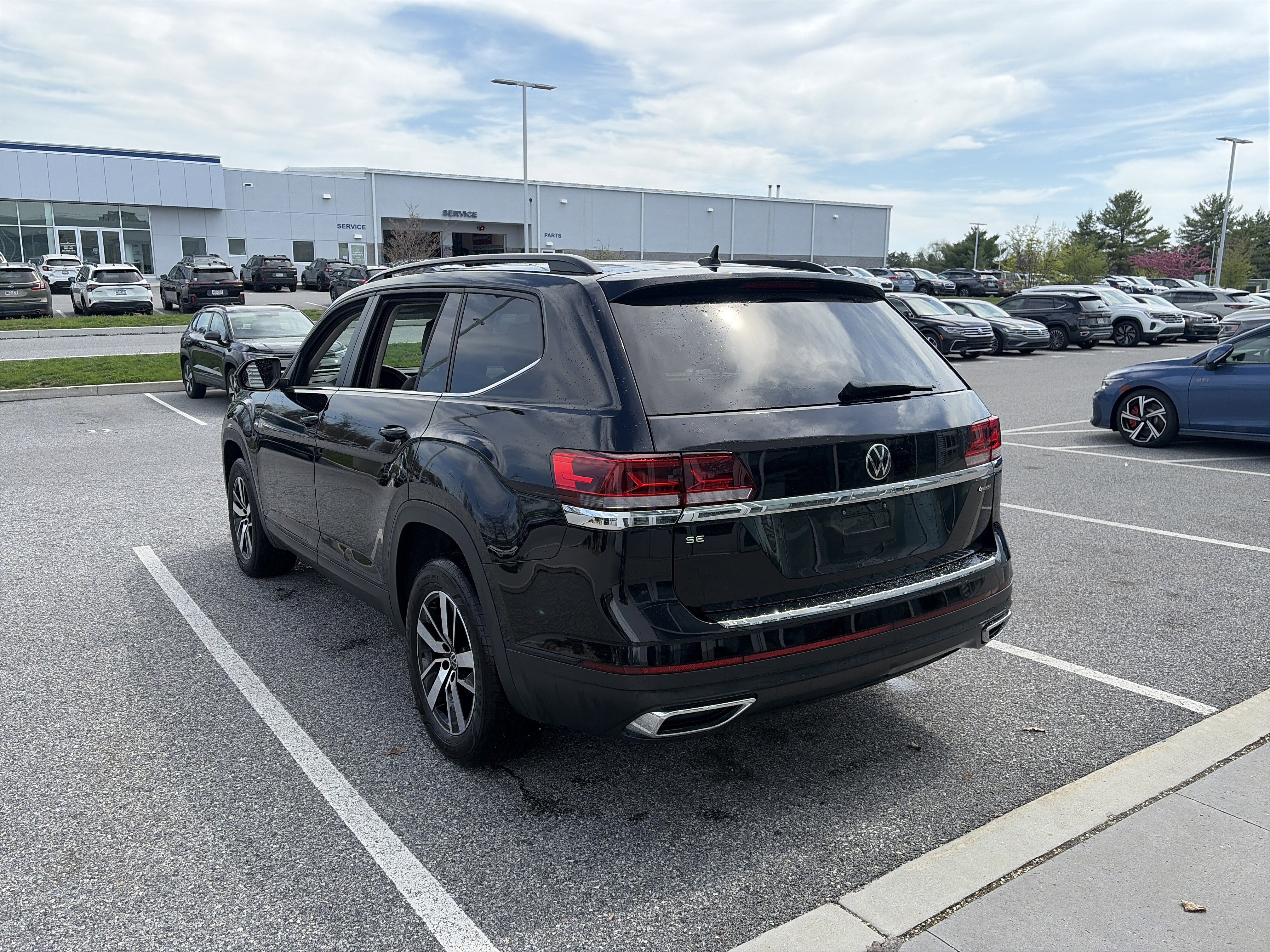 Used 2023 Volkswagen Atlas SE image 14