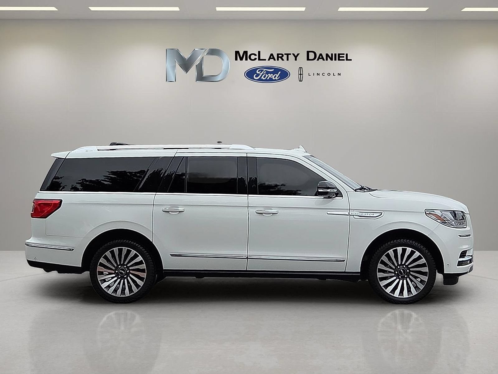 Used 2021 Lincoln Navigator L Reserve w/ Luxury Package AWD/4WD image 6