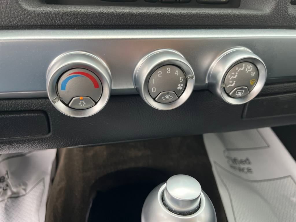 Used 2003 Chevrolet SSR w/ Preferred Equipment Group image 16