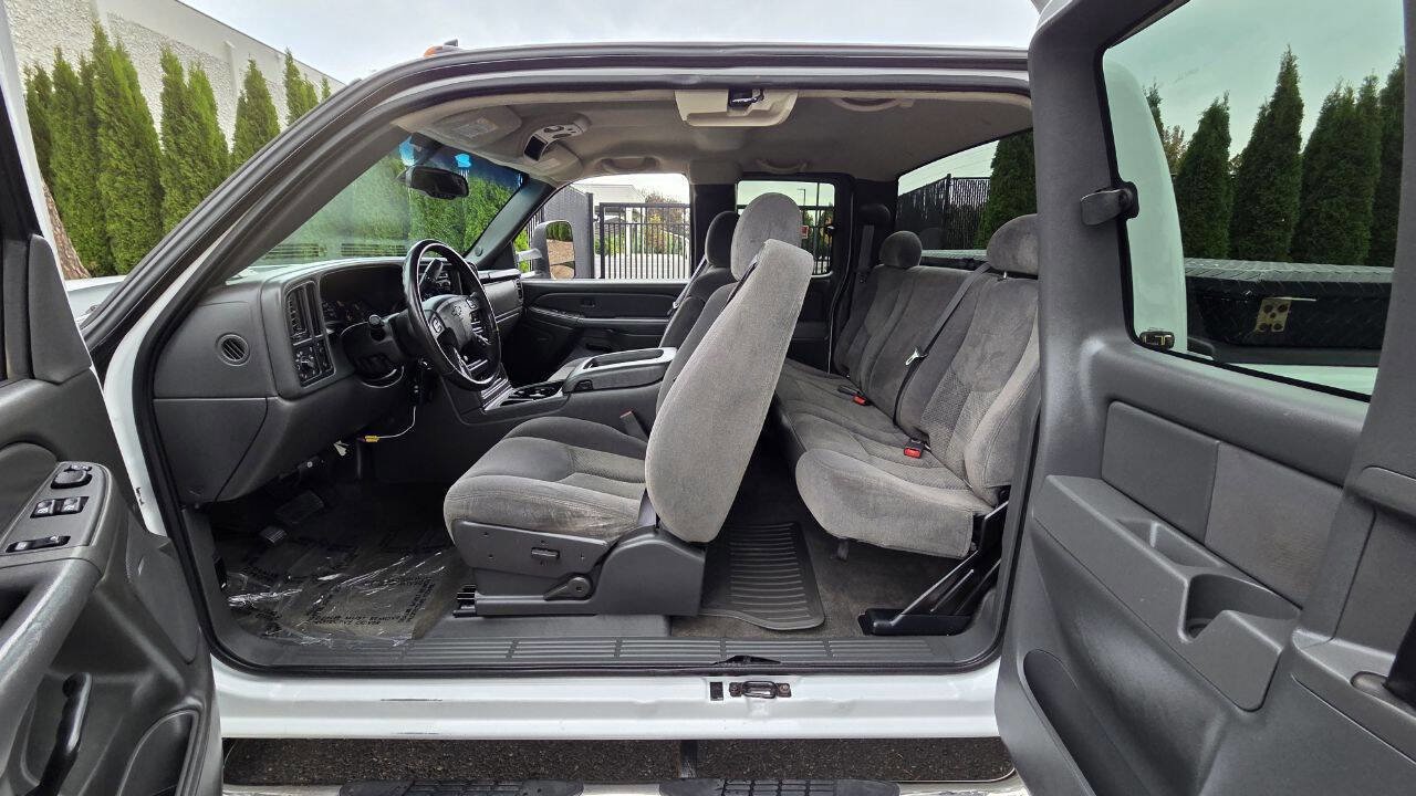 Used 2006 Chevrolet Silverado 3500 LT w/ Heavy-Duty Power Package RWD image 12