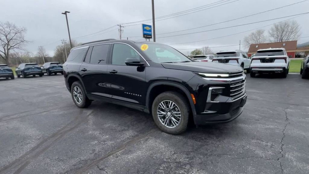 Certified 2024 Chevrolet Traverse LT image 2