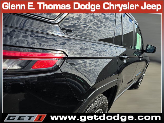 Used 2022 Jeep Grand Cherokee Trailhawk w/ Luxury Tech Group III image 12