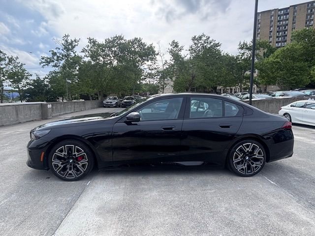 Used 2026 BMW 550e xDrive w/ Executive Package AWD/4WD image 5
