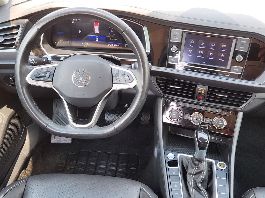 Used 2024 Volkswagen Jetta SE FWD image 12