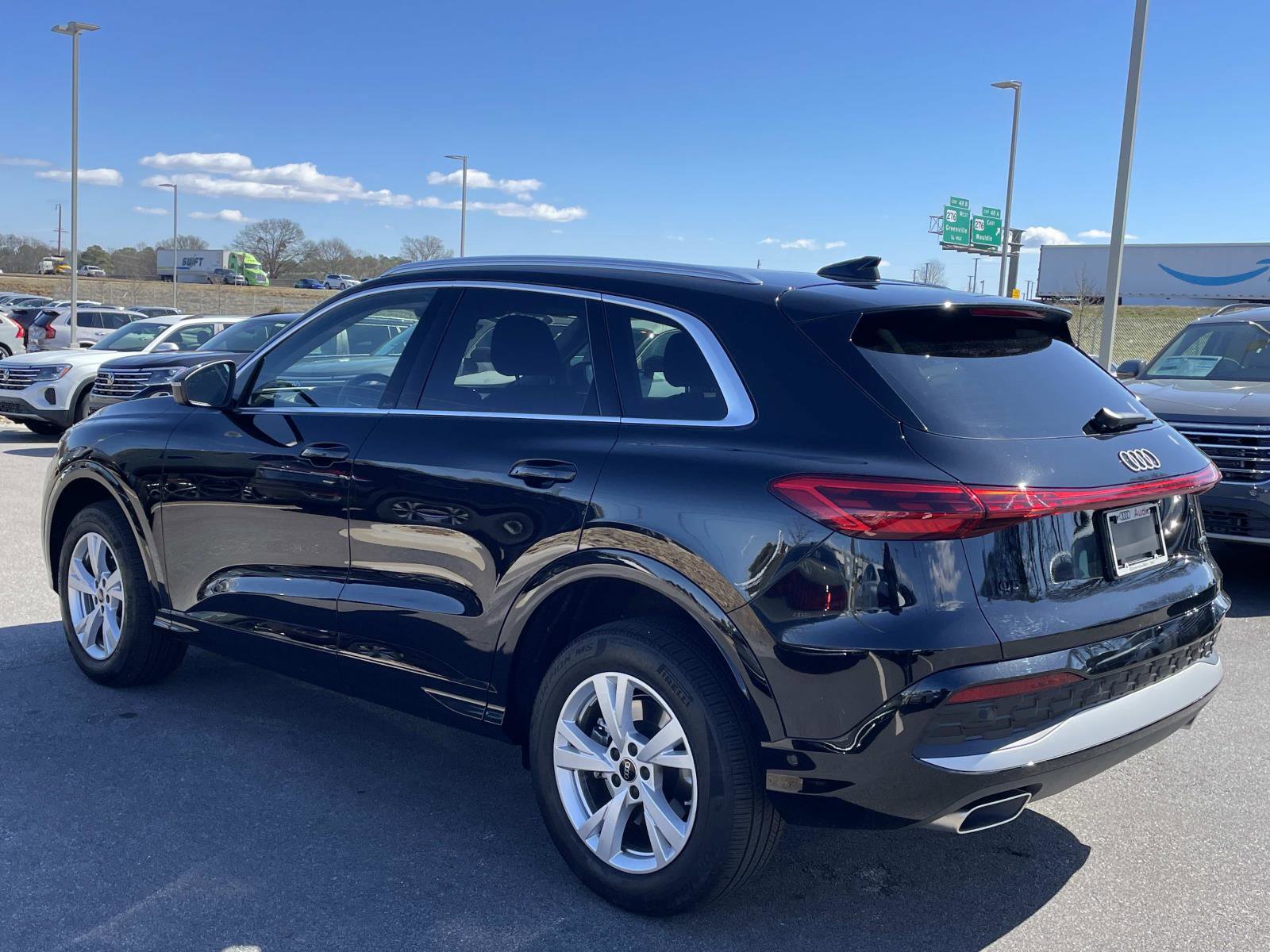 Used 2025 Audi Q5 Premium w/ Convenience Package image 5