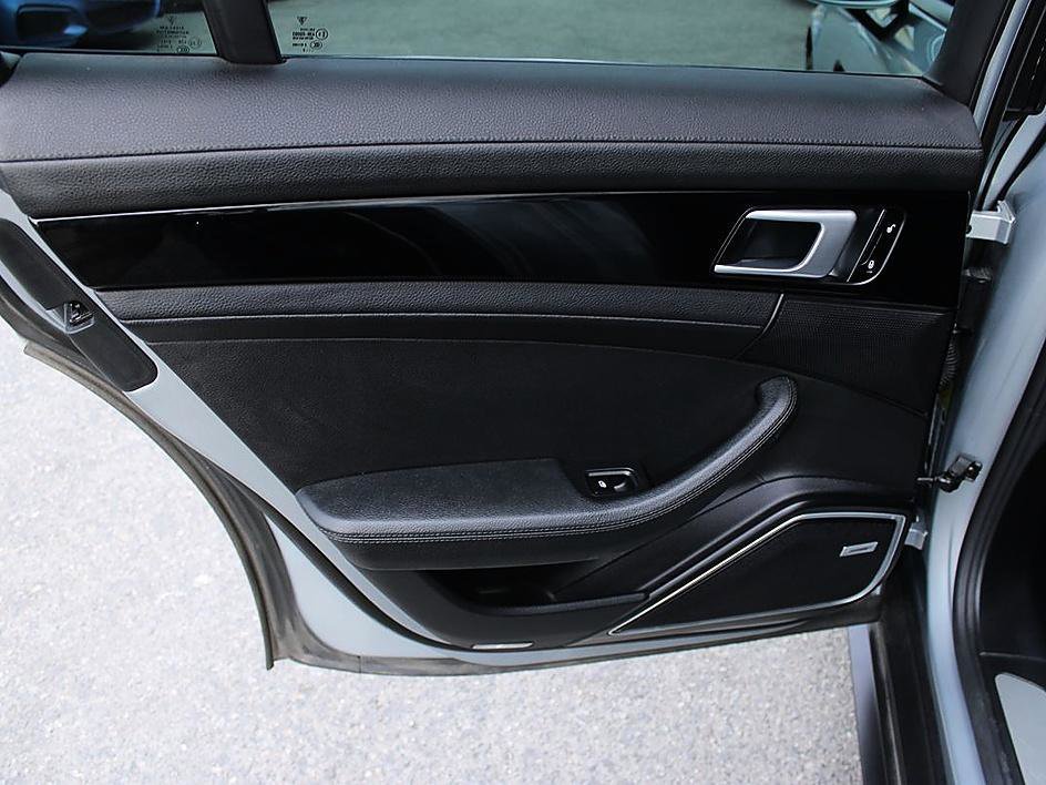 Used 2018 Porsche Panamera 4 AWD/4WD image 14