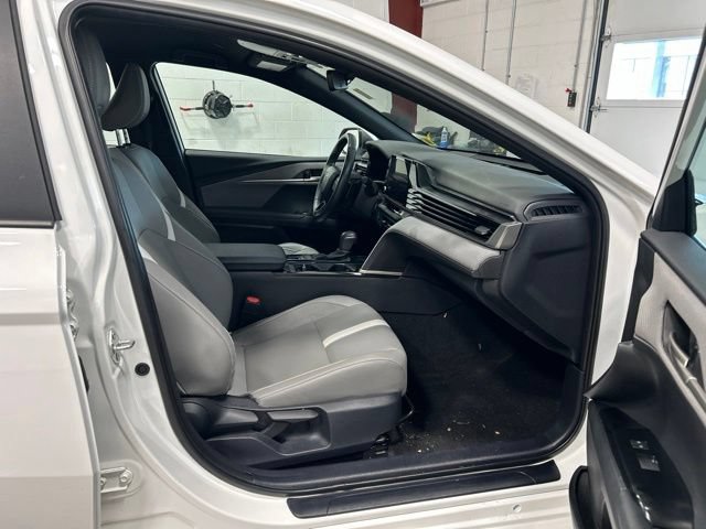 Used 2025 Toyota Camry SE w/ Convenience Package AWD/4WD image 13