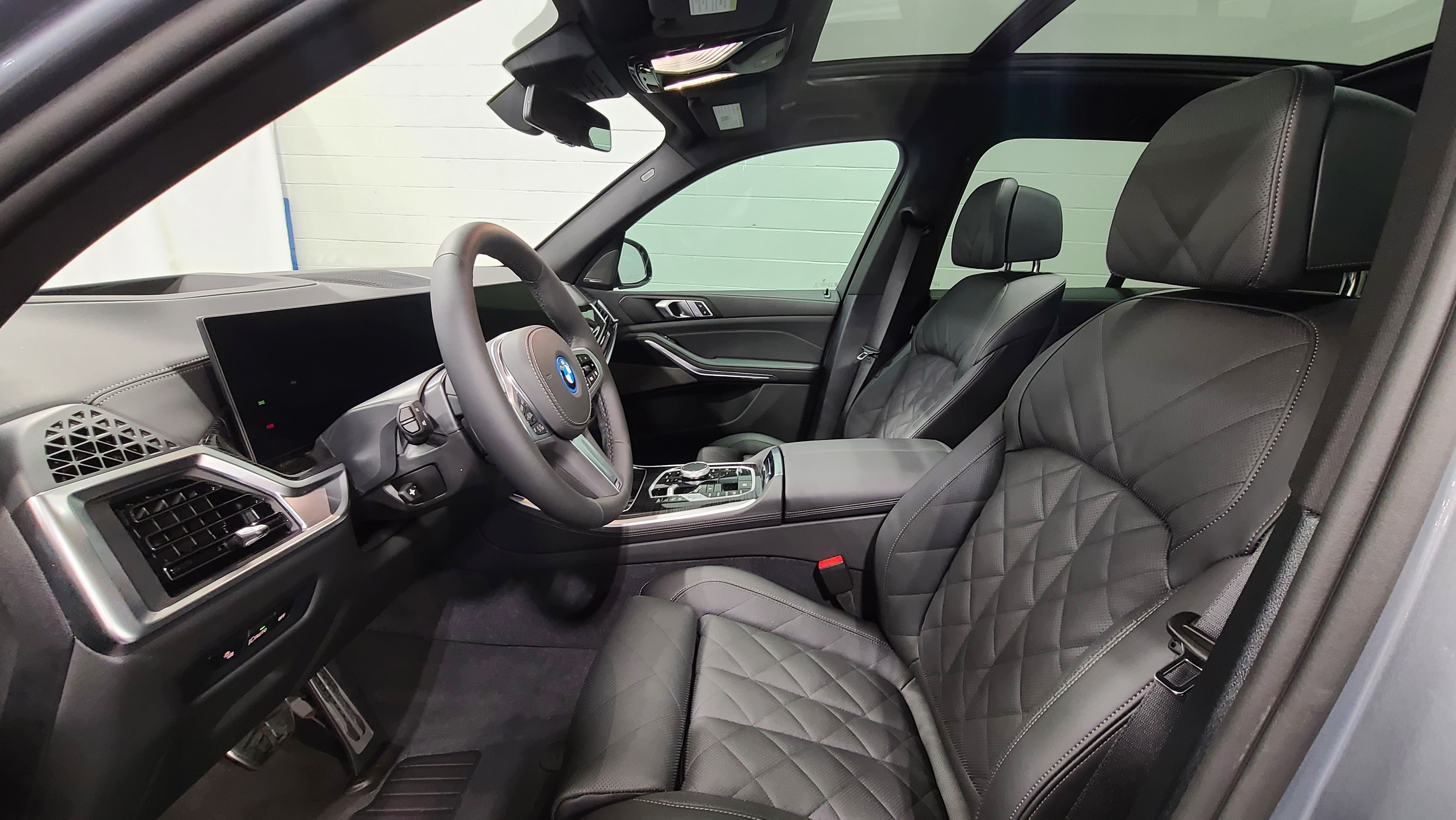 Used 2026 BMW X5 xDrive50e w/ M Sport Package AWD/4WD image 12