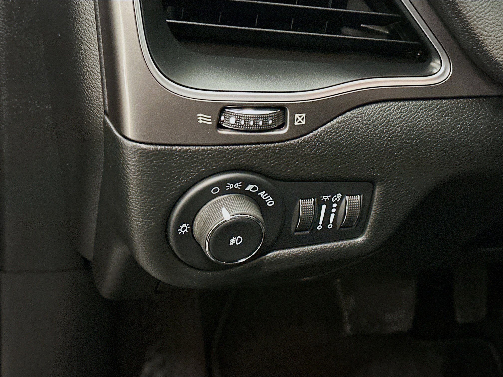 Used 2022 Jeep Cherokee Latitude Lux image 17