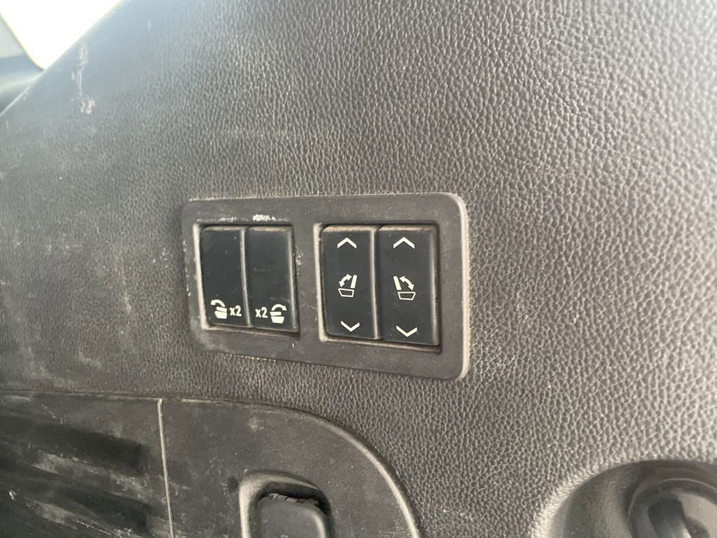 Used 2016 GMC Yukon SLT image 27