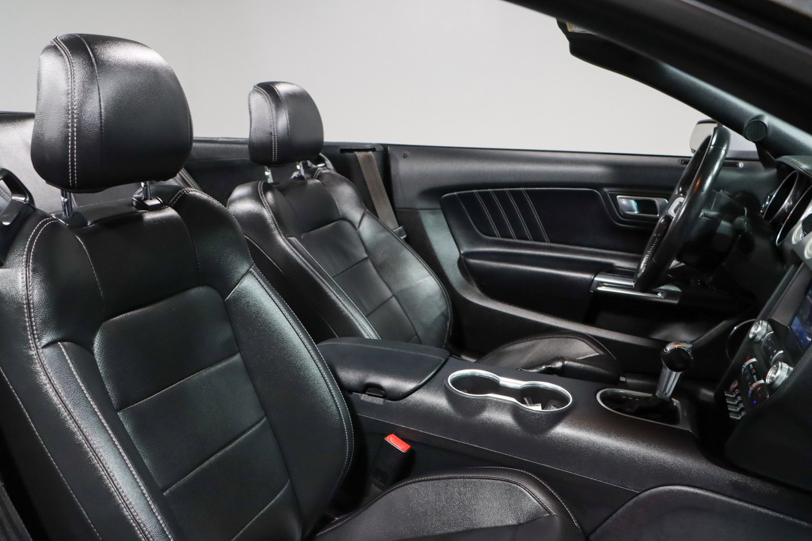 Used 2022 Ford Mustang Premium RWD image 26