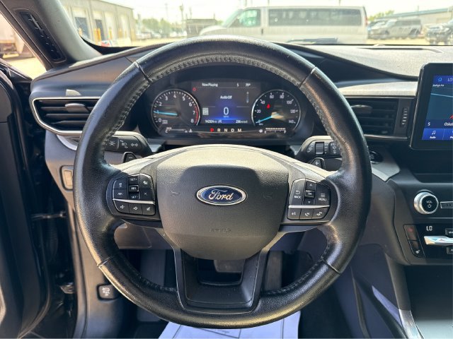 Used 2020 Ford Explorer XLT w/ Equipment Group 202A AWD/4WD image 17