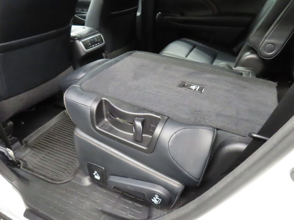 Used 2018 Toyota Highlander XLE image 55