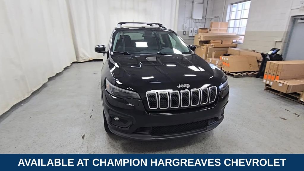 Used 2019 Jeep Cherokee Latitude Plus w/ Cold Weather Group AWD/4WD image 3
