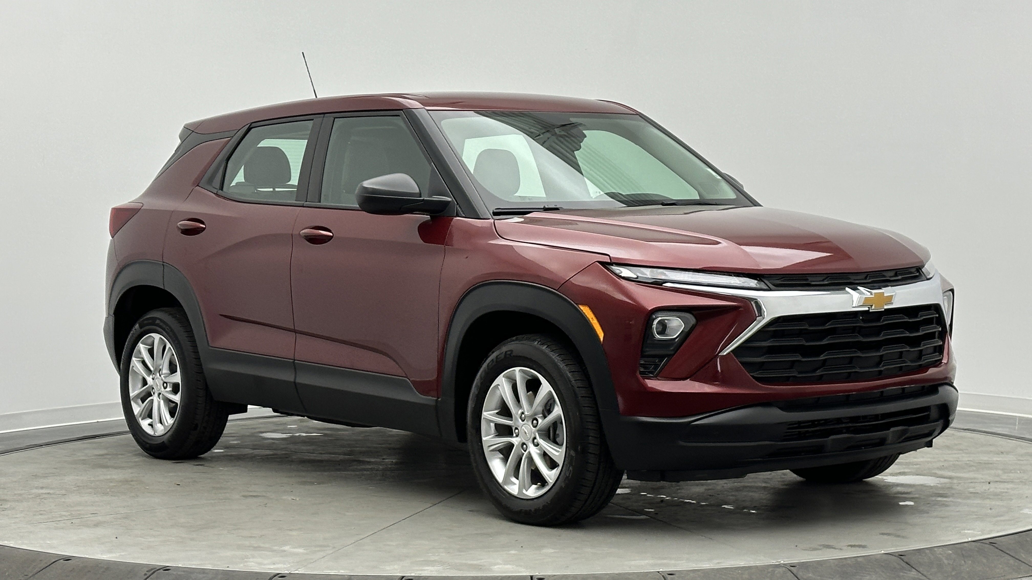 Used 2025 Chevrolet TrailBlazer LS image 3