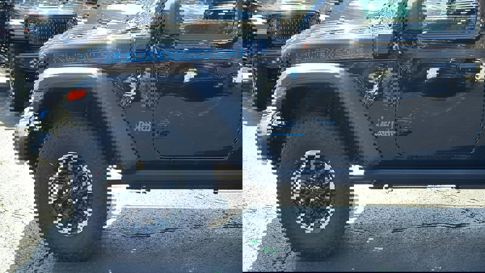 Used 2025 Jeep Wrangler Unlimited Rubicon 4xe w/ Convenience Group image 3