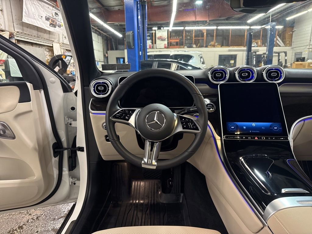 Used 2025 Mercedes-Benz GLC 350e image 13