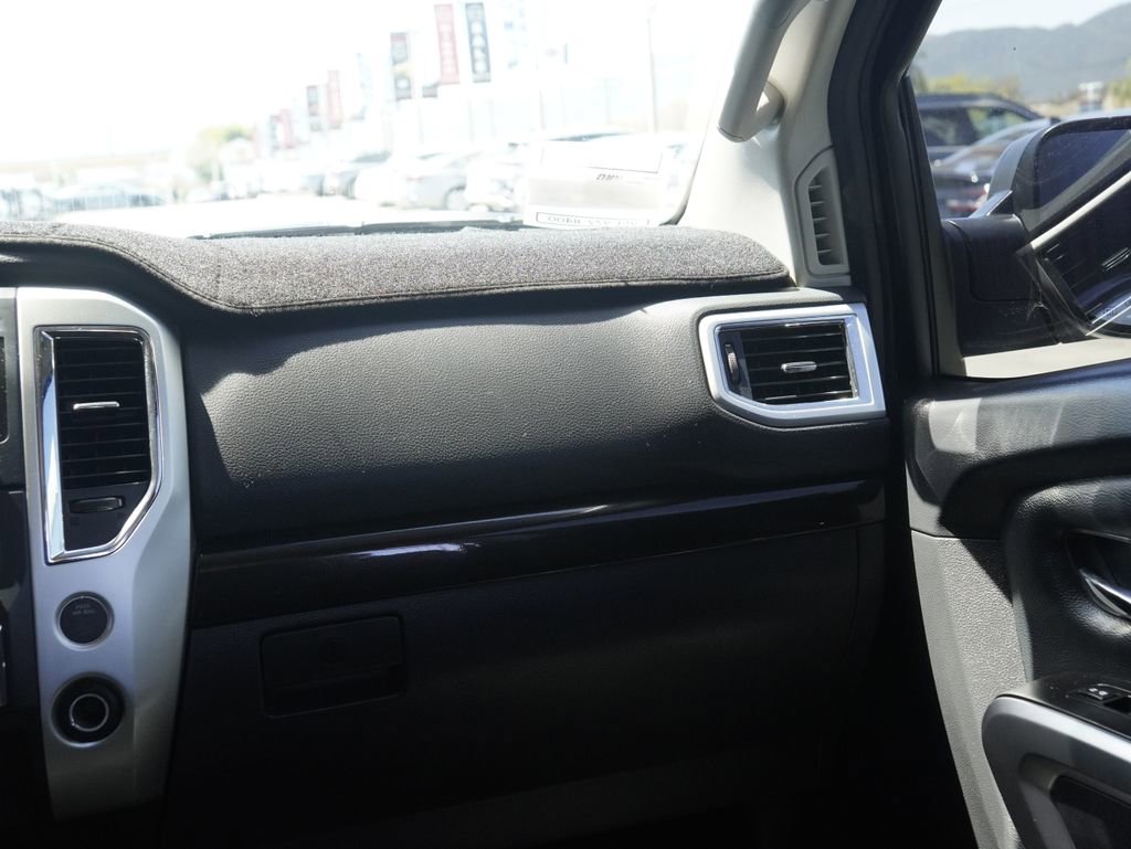 Used 2017 Nissan Titan SV RWD image 28