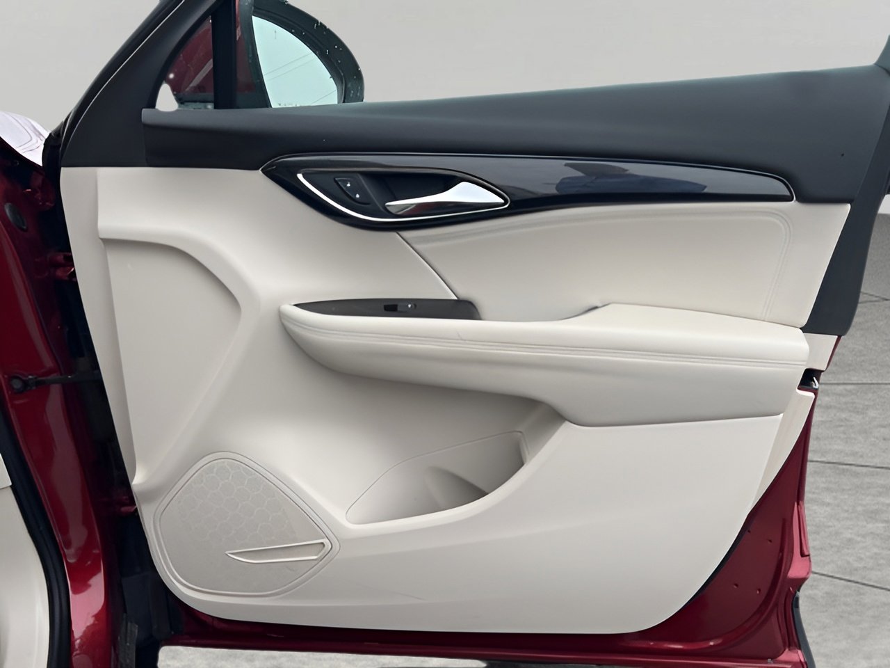 Used 2022 Buick Envision Preferred image 32