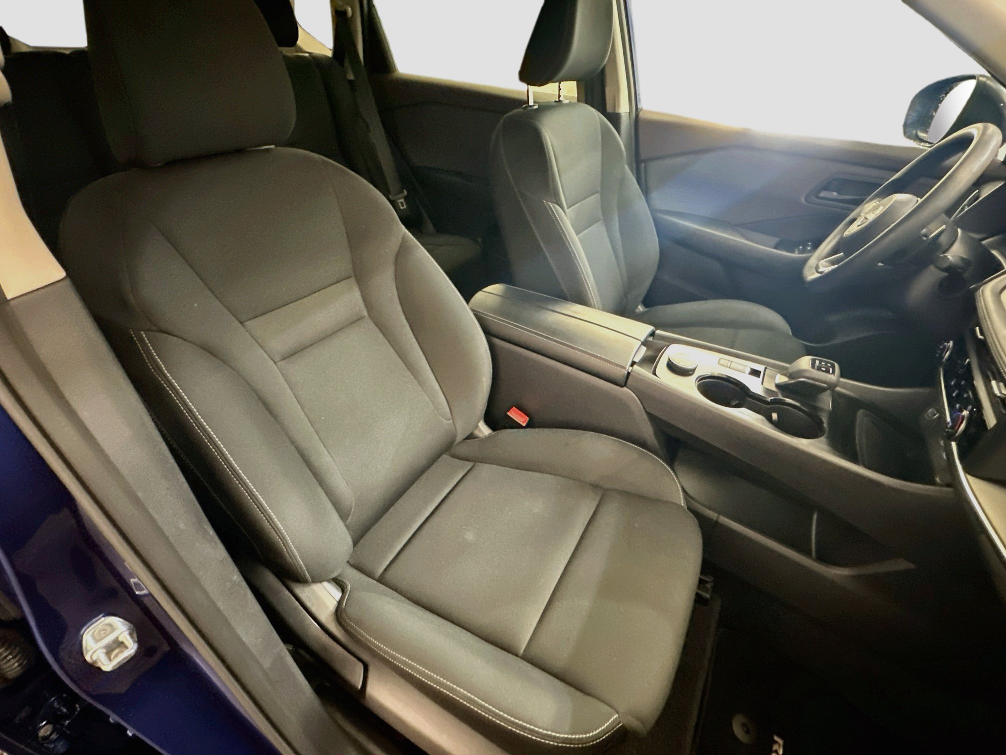 Used 2023 Nissan Rogue S AWD/4WD image 32