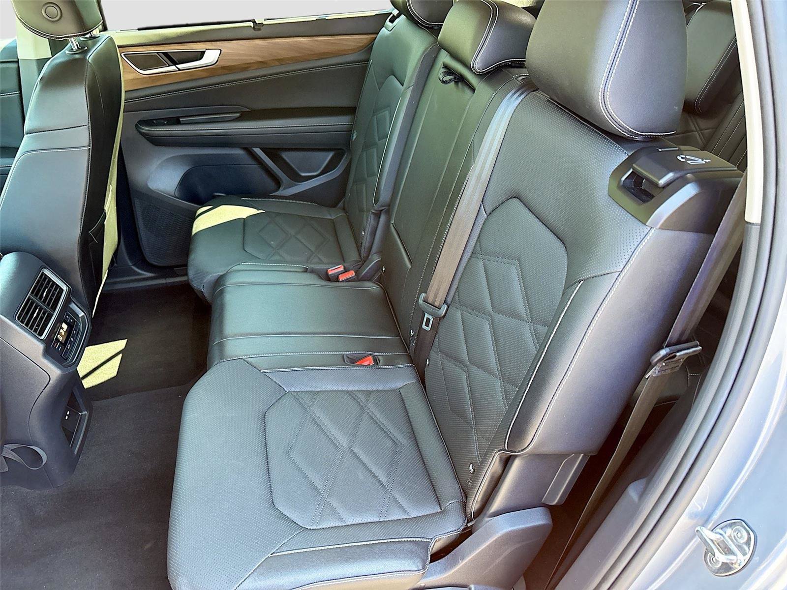 Used 2025 Volkswagen Atlas SE FWD image 26