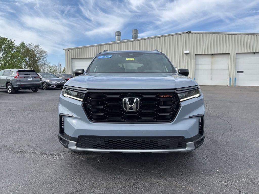 Used 2024 Honda Pilot TrailSport image 2