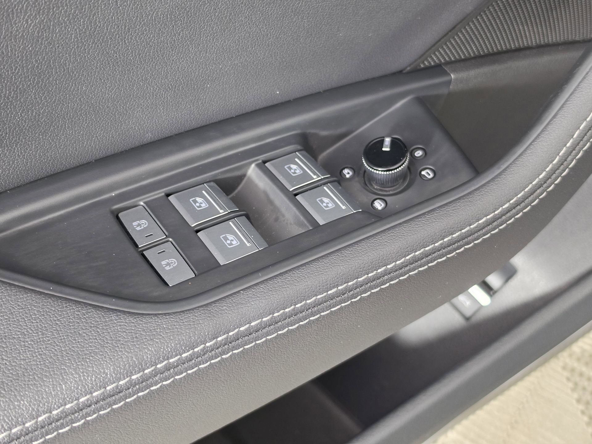 Used 2019 Audi e-tron Premium Plus w/ Cold Weather Package AWD/4WD image 18