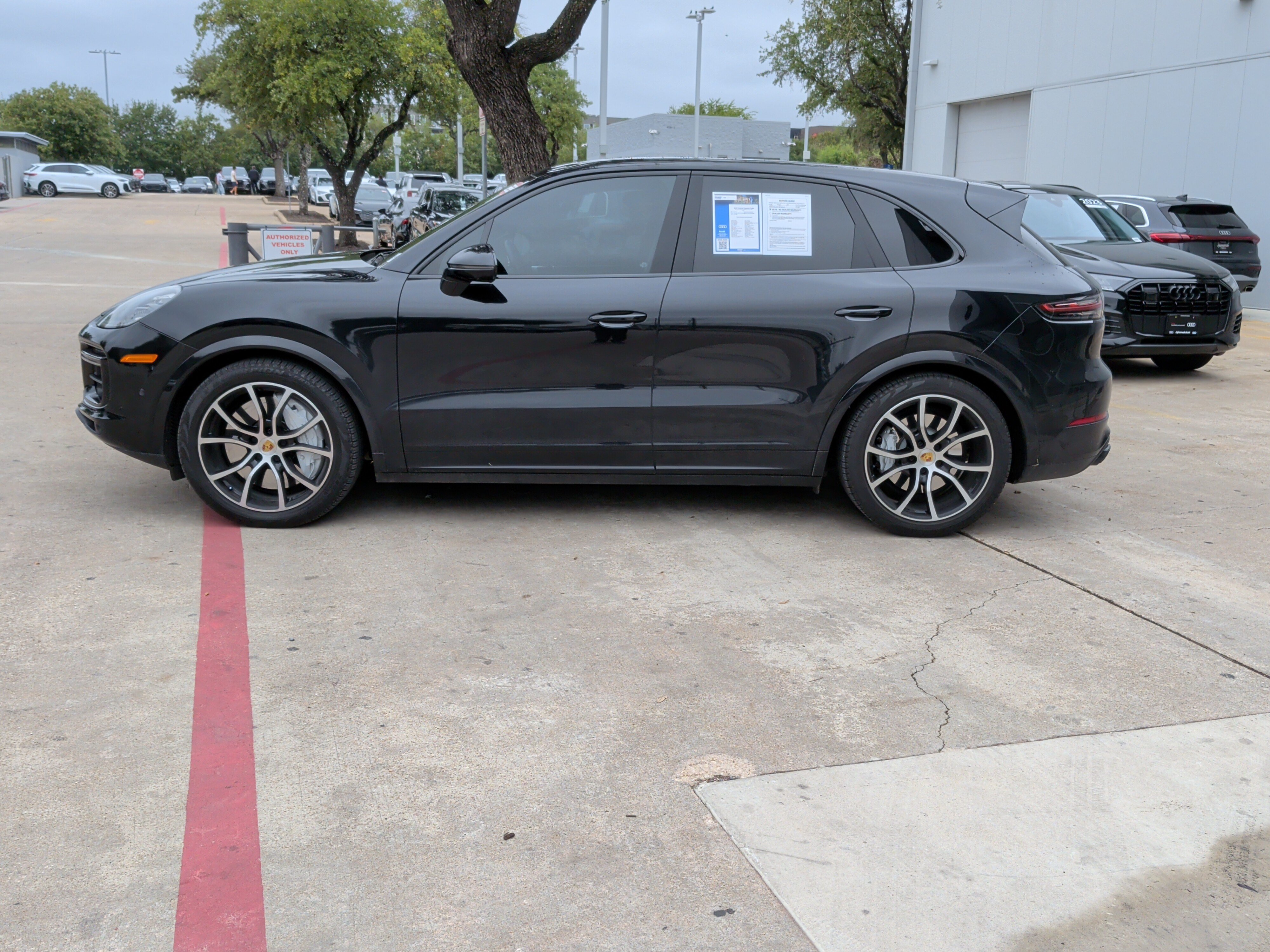 Used 2022 Porsche Cayenne Turbo AWD/4WD image 7