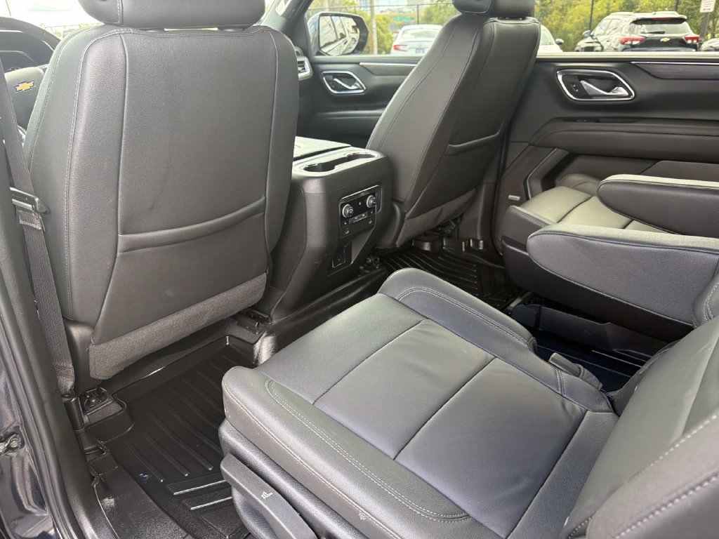 Used 2024 Chevrolet Suburban LT w/ Luxury Package AWD/4WD image 15