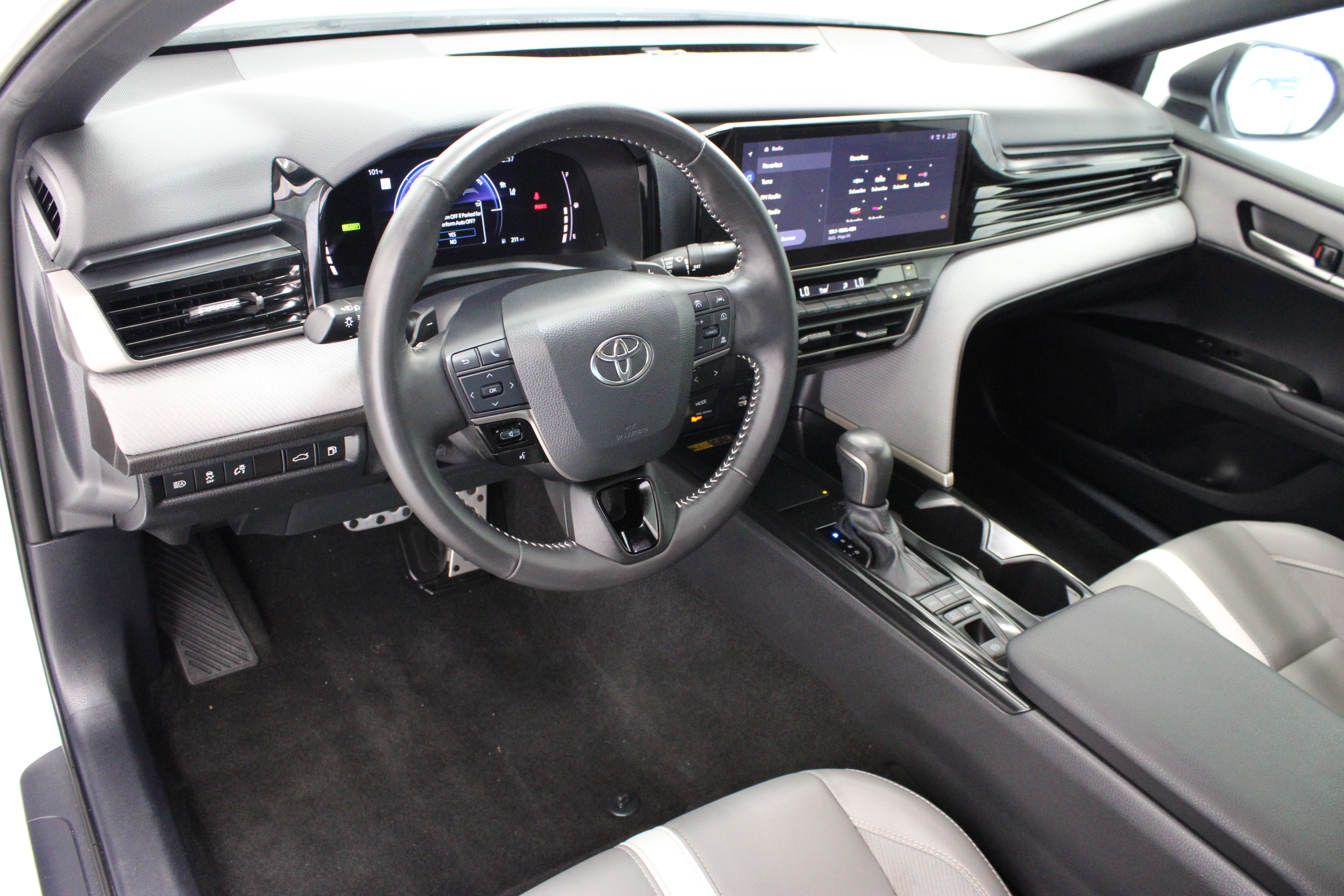 Used 2025 Toyota Camry SE w/ Multimedia Upgrade Package FWD image 13