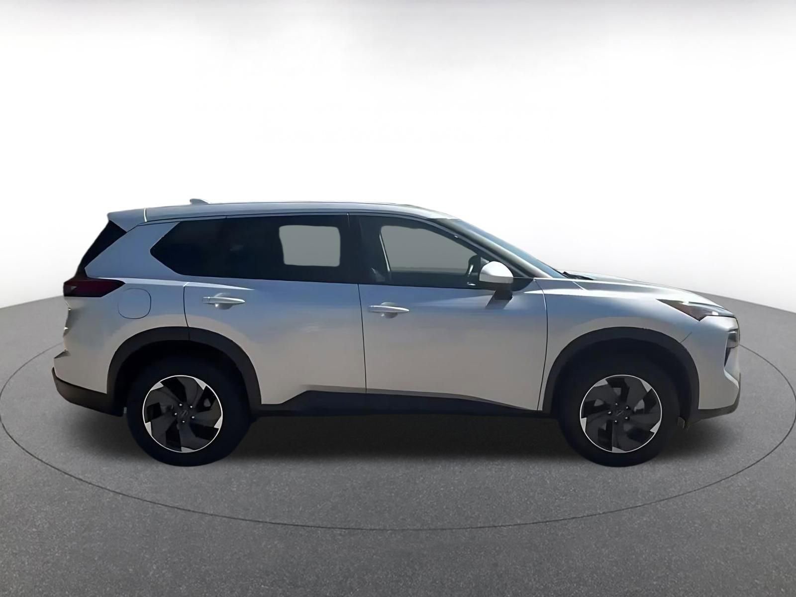 Used 2025 Nissan Rogue SV FWD image 16