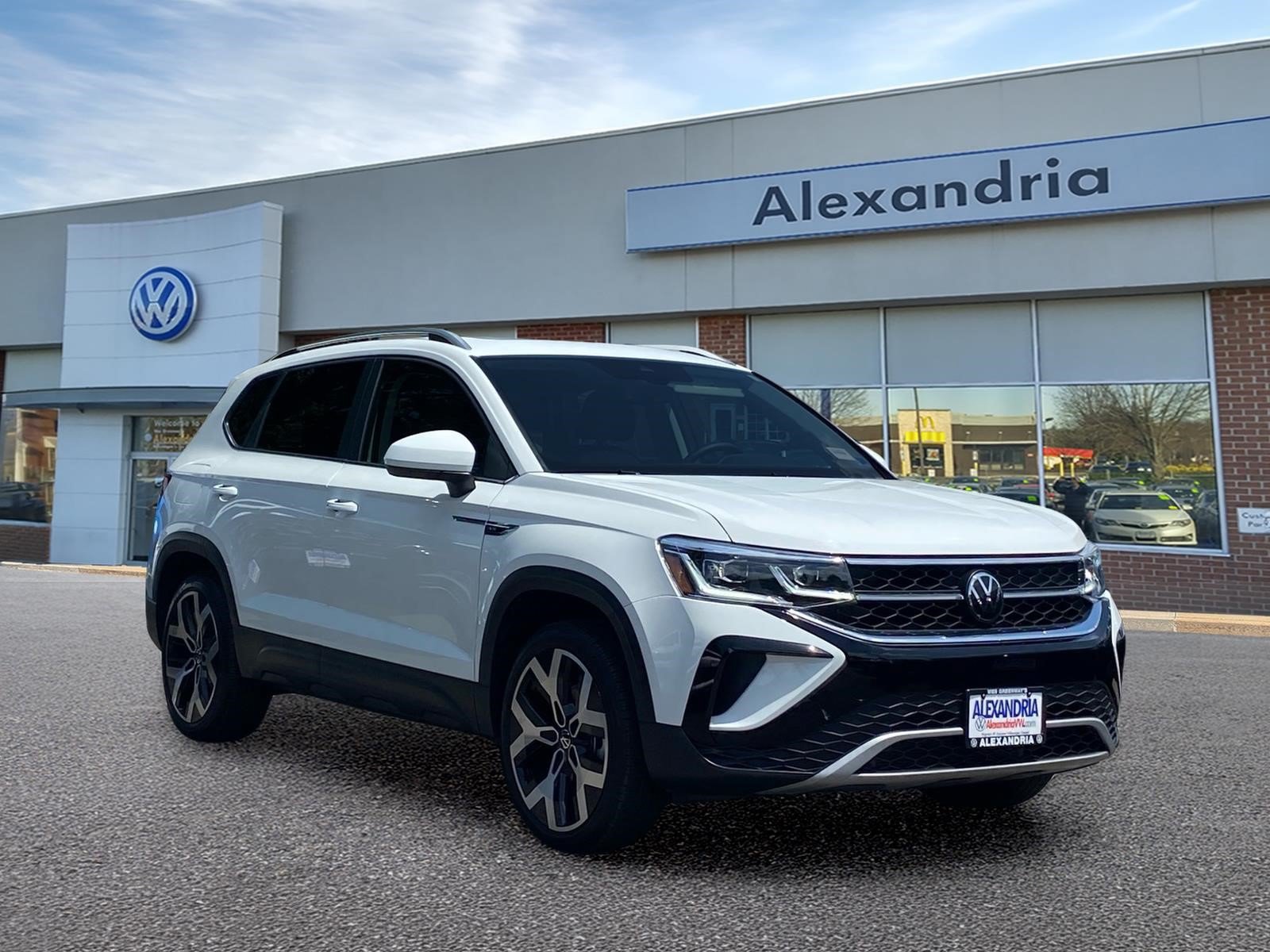 Certified 2023 Volkswagen Taos SEL AWD/4WD image 1