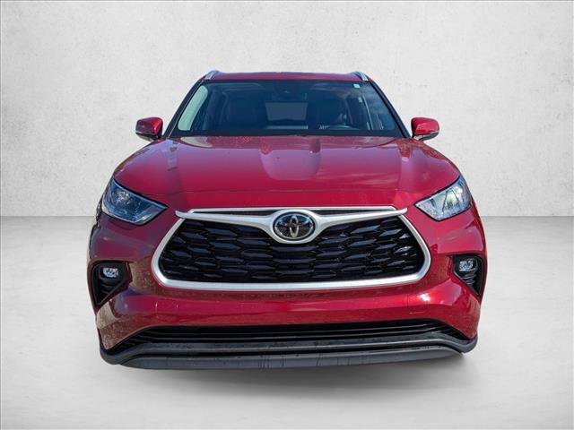 Certified 2025 Toyota Highlander XLE image 2