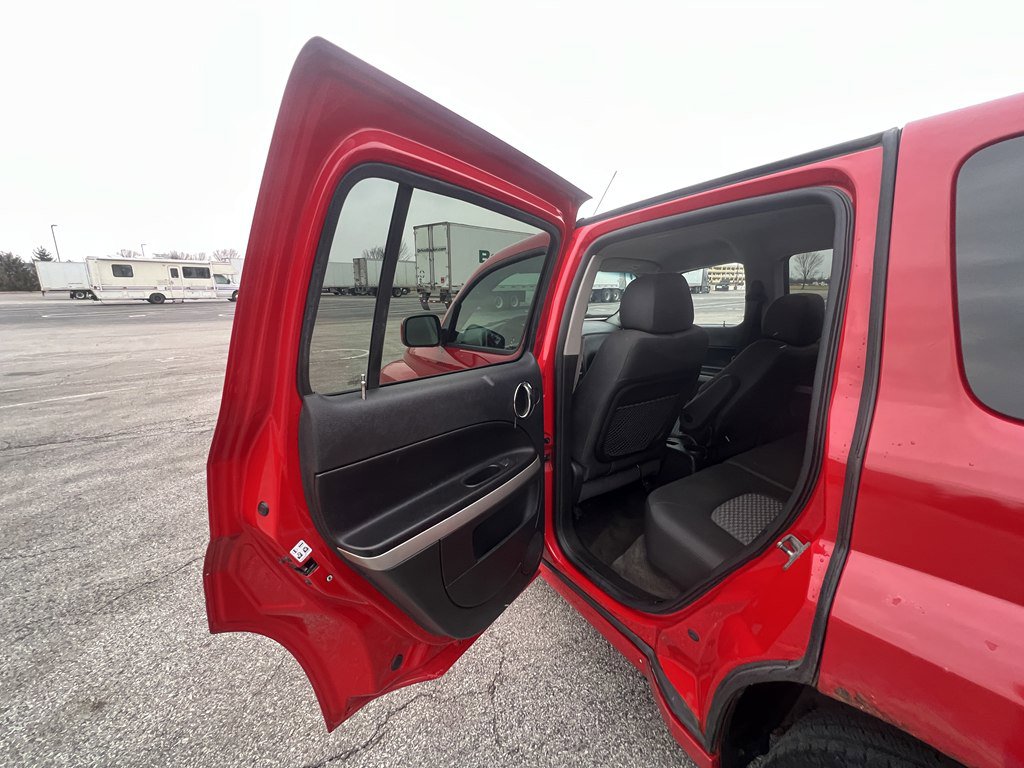 Used 2011 Chevrolet HHR LT image 14