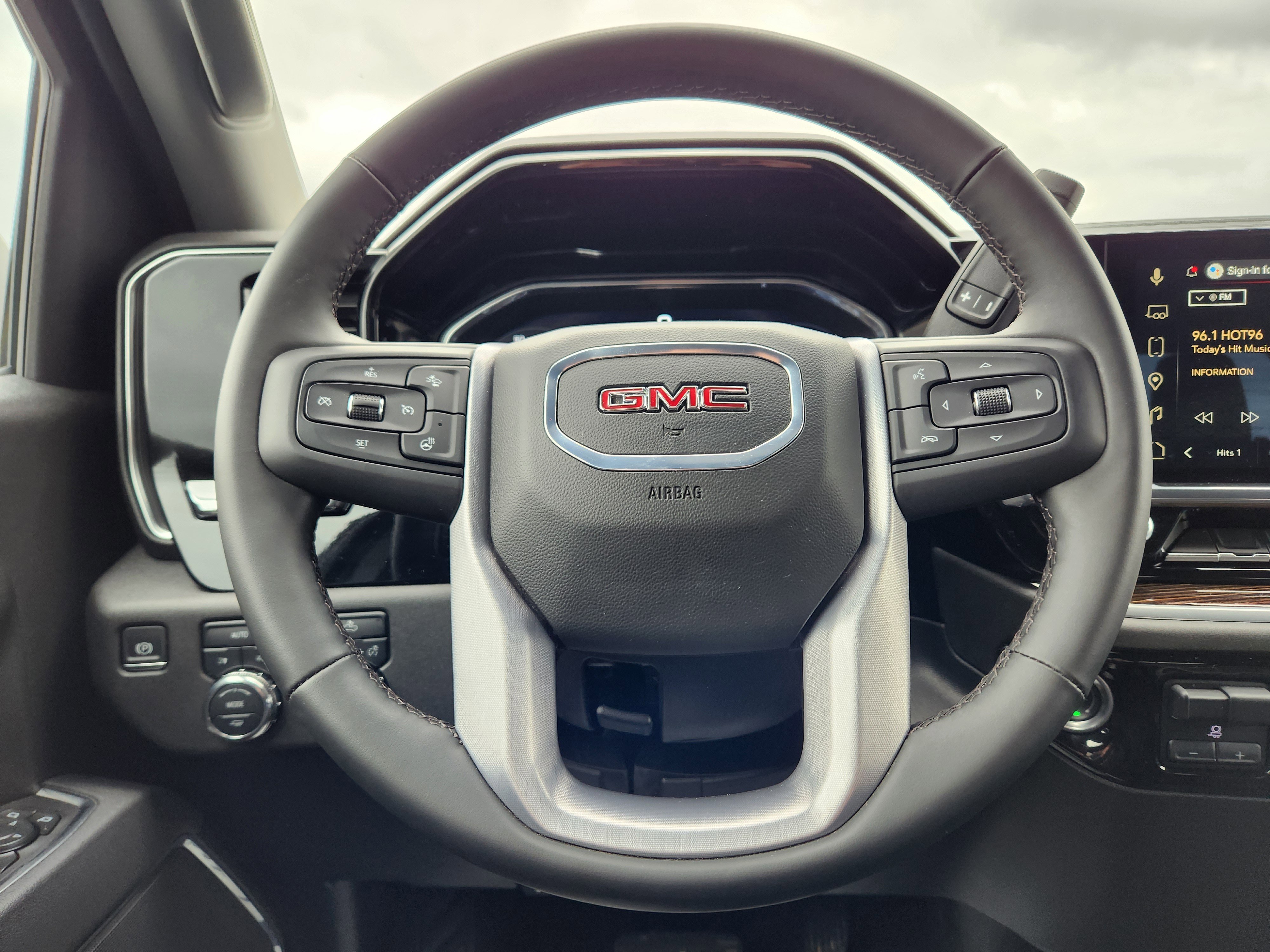 New 2025 GMC Sierra 1500 SLE w/ Preferred Package image 15