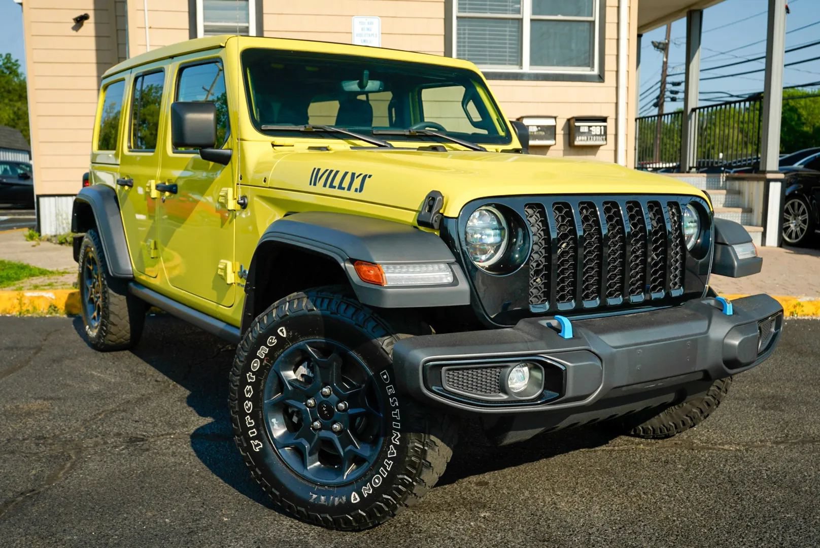 Used 2023 Jeep Wrangler Unlimited w/ Sun & Screen Package AWD/4WD image 3