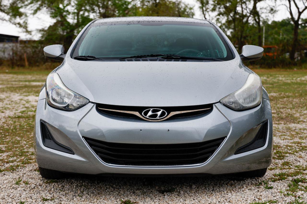 Used 2015 Hyundai Elantra SE image 19