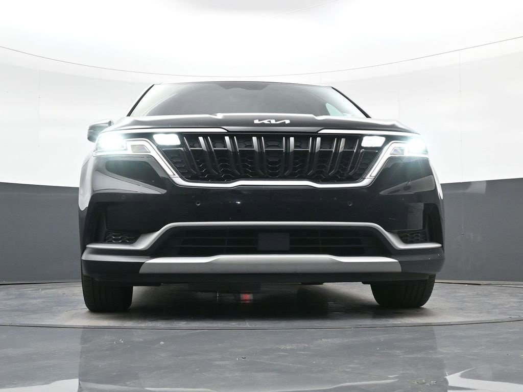 Used 2022 Kia Carnival EX image 17