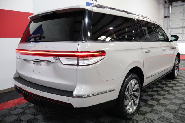 Used 2022 Lincoln Navigator L Reserve RWD image 27